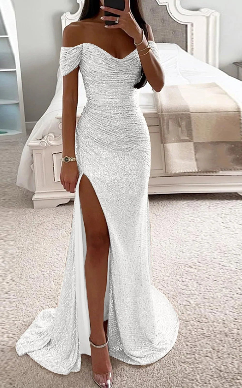 Vestido con abertura brillante para dama de honor