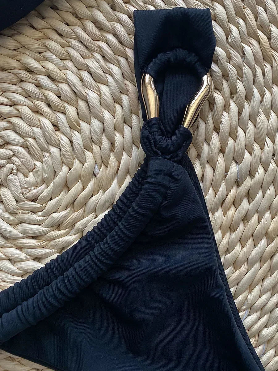 Bikini con anillos de metal para mujer
