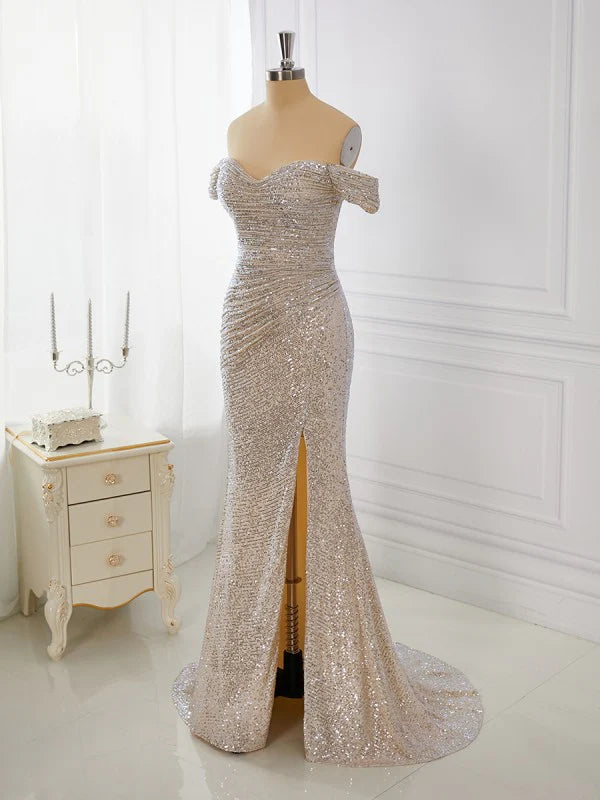 Vestido con abertura brillante para dama de honor