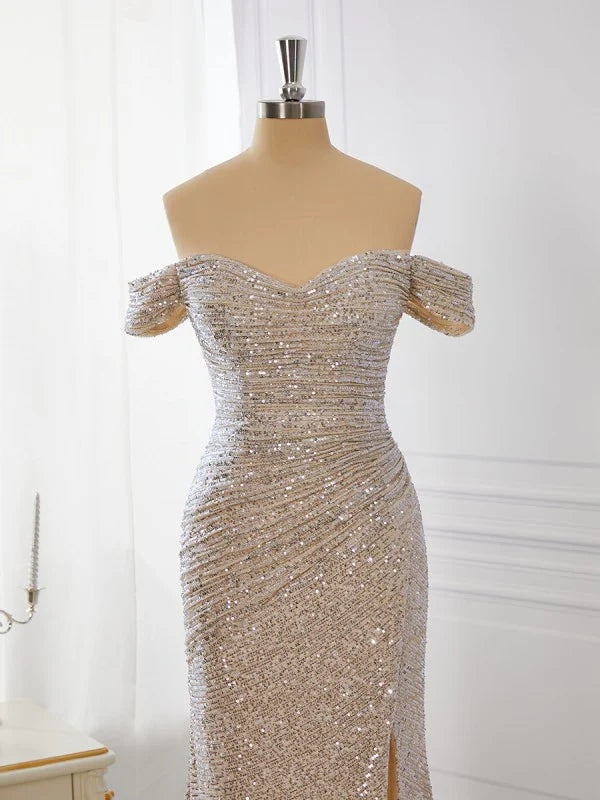 Vestido con abertura brillante para dama de honor