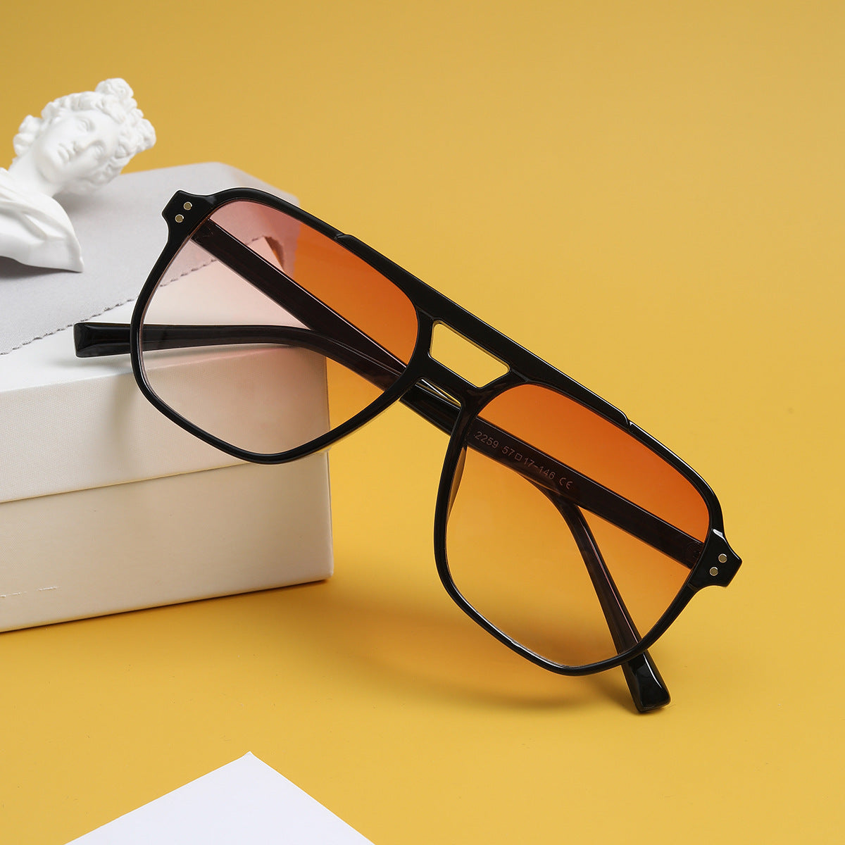 Gafas de sol negras de moda con doble haz cuadrado