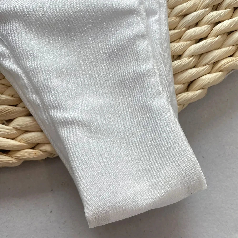 Bikini estilo brasileño hecho para chicas de playa españolas